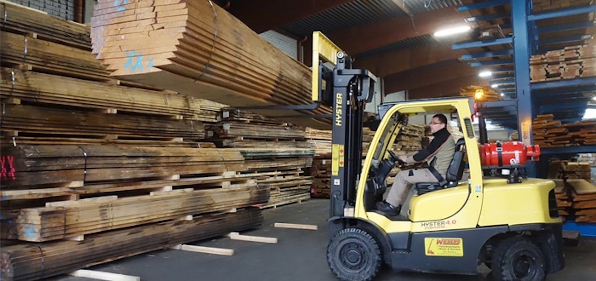 Wood Wholesaler Holz-Tusche Depends On Cost-Effective Hyster® Trucks.