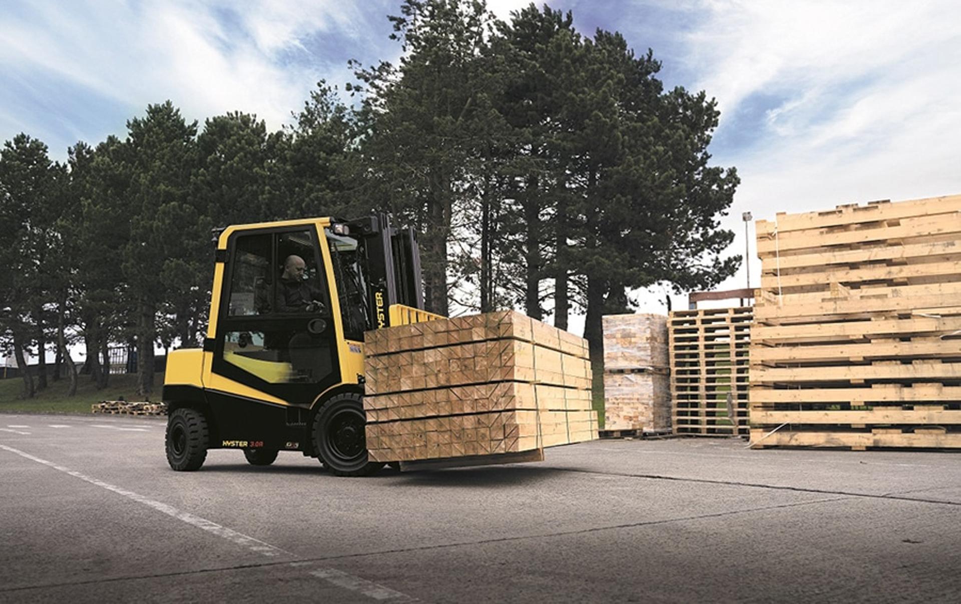 Hyster company launches new flagship Hyster® a series lift trucks